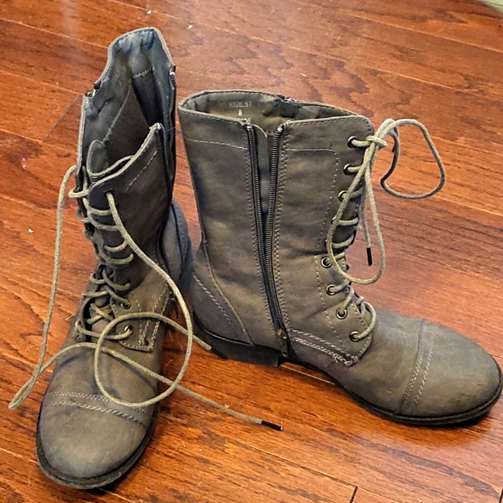 Size 8 gray combat style boots